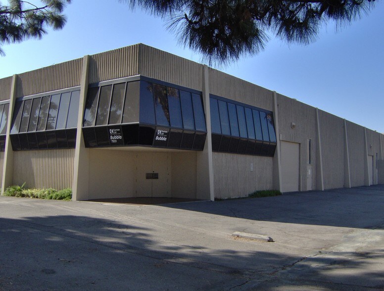 More Photos Of 7931 Deering Ave, Canoga Park Service For Sale