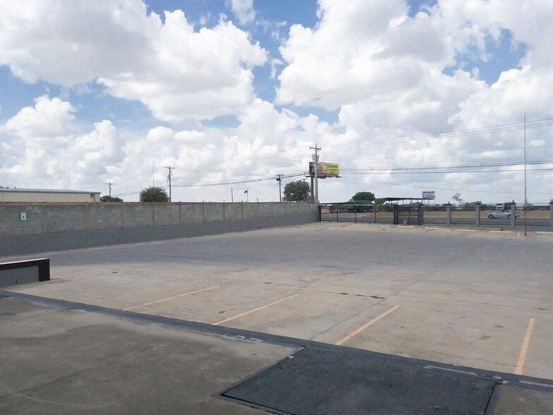 More Photos Of 5941 State Highway 359, Laredo Warehouse For Lease