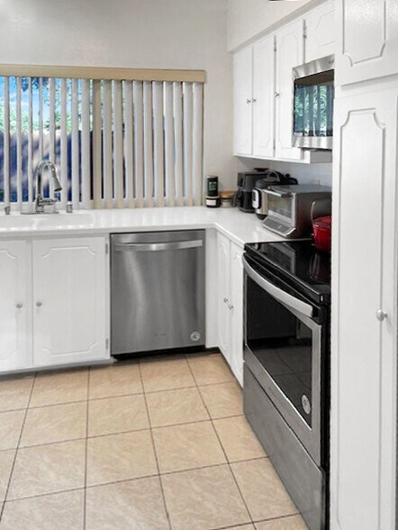 More Photos Of 1018 Bel Air Cir, Las Vegas Multifamily For Sale