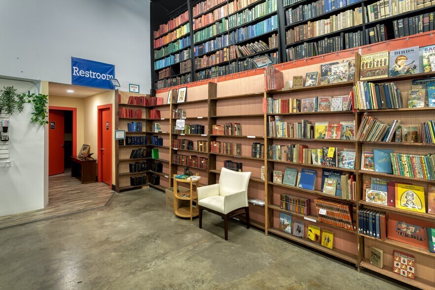 More Photos Of 462 E Henri De Tonti Blvd, Springdale Warehouse For Sale