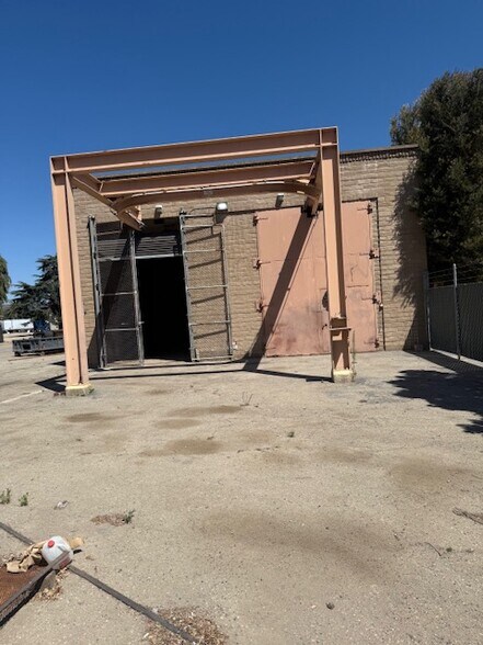 More Photos Of 905-917 Corporation St, Santa Paula Warehouse For Sale