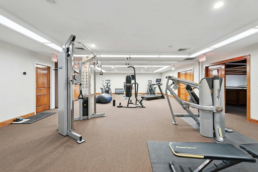 More Photos Of 7685 Northcross Dr, Austin Office For Lease