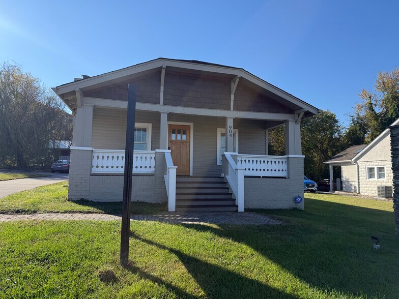 More Photos Of 904 W Lamar Alexander Pky, Maryville Office For Lease