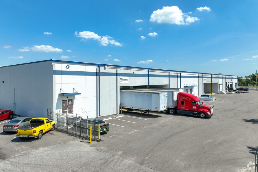 Primary Photo Of 2700-2716 Hazelhurst Ave, Orlando Warehouse For Lease