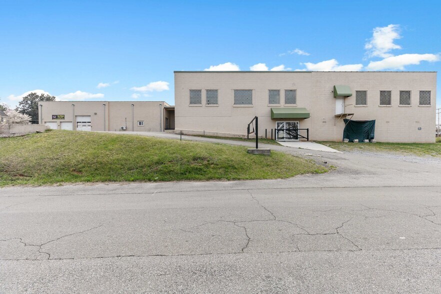 More Photos Of 1811 Memorial Ave, Lynchburg Storefront For Lease