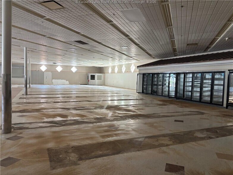 More Photos Of 173 Main St, Clay Drugstore For Lease