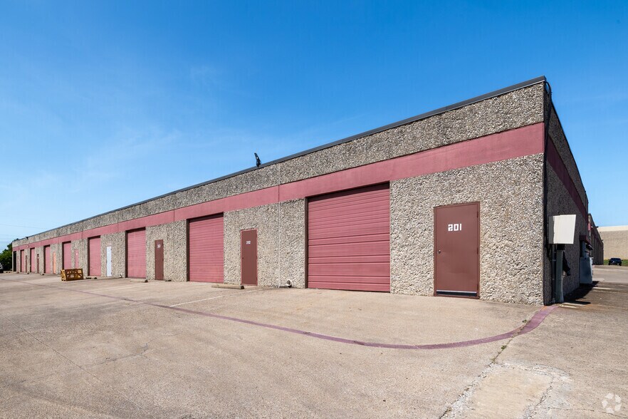 More Photos Of 2100 S Great Southwest Pky, Grand Prairie Unknown For Lease