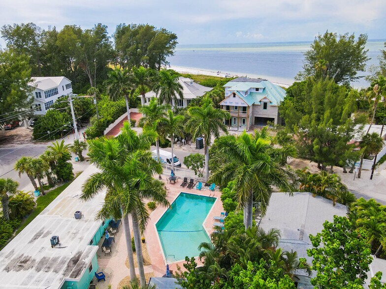 More Photos Of 808 N Bay Blvd, Anna Maria Hotel For Sale