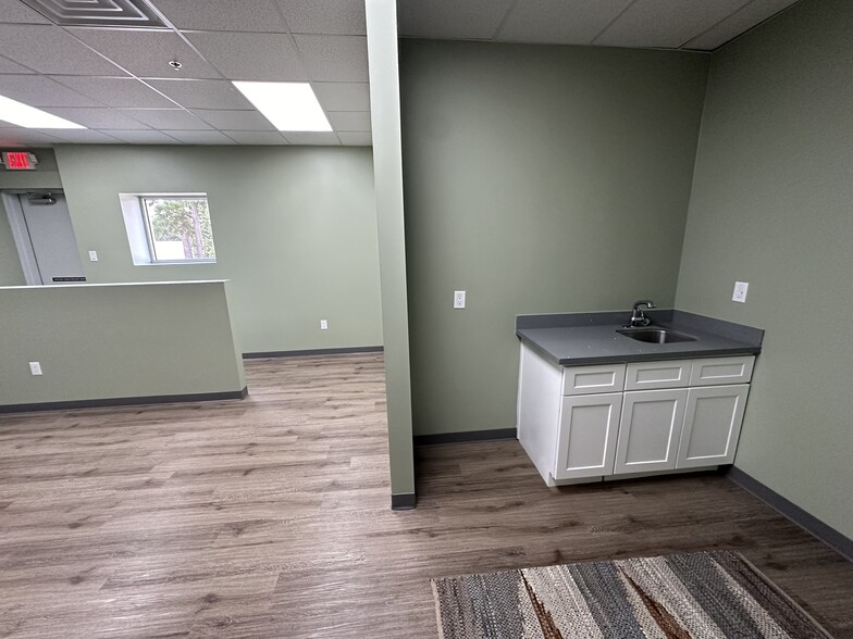 More Photos Of 1209-1215 N FM 3083 Rd E, Conroe Warehouse For Lease
