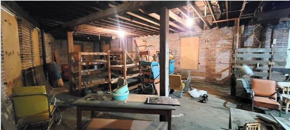 More Photos Of 512 Monroe st, Iola Loft Creative Space For Sale
