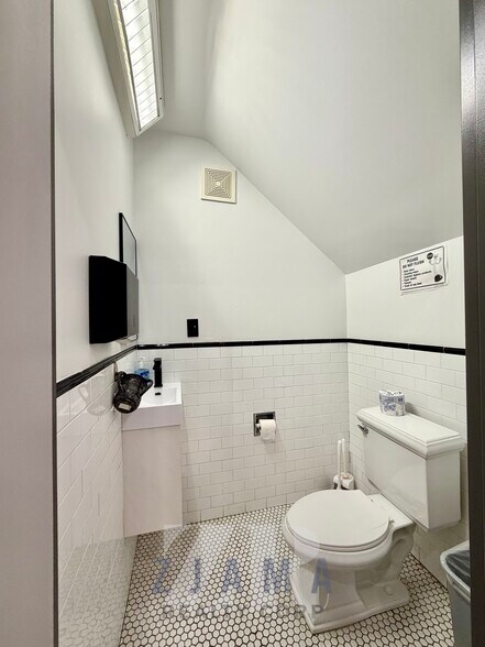 More Photos Of 866 Eastern Pky, Brooklyn Apartments For Lease