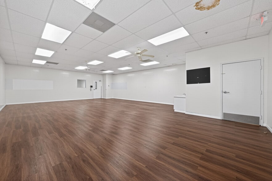 More Photos Of 8525 Queenston Blvd, Houston Freestanding For Sale