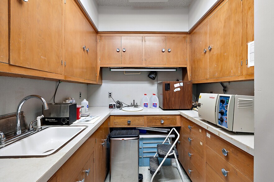 More Photos Of 16068 E 8 Mile Rd, Detroit Medical For Sale