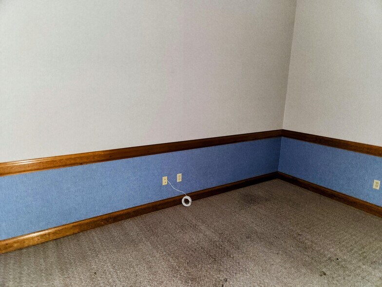 More Photos Of 5185 US Route 60, Huntington Medical For Sale