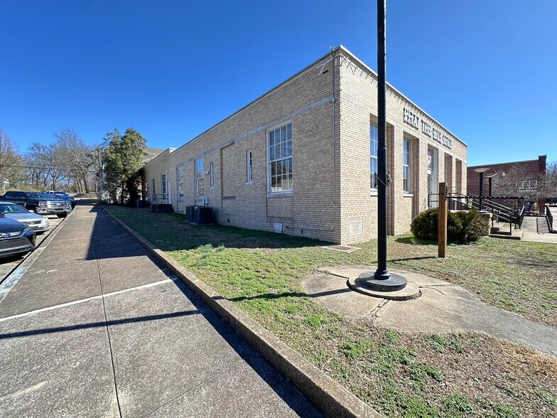 More Photos Of 101 Broadway St S, Siloam Springs Office For Sale