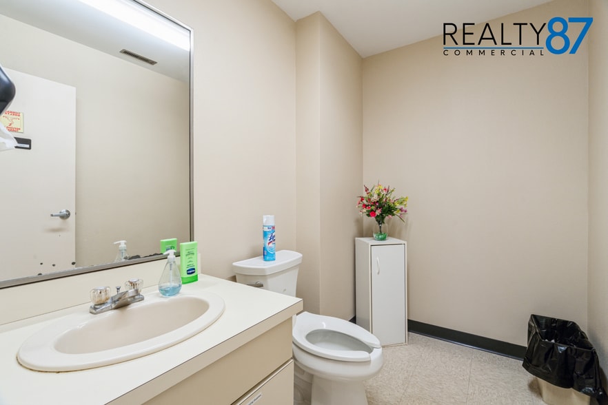 More Photos Of 715 10th Ave SE, Cedar Rapids Shelter For Sale