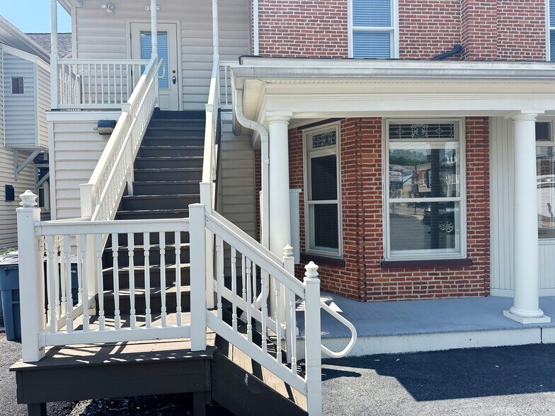 More Photos Of 2011 State St, East Petersburg Medical For Lease