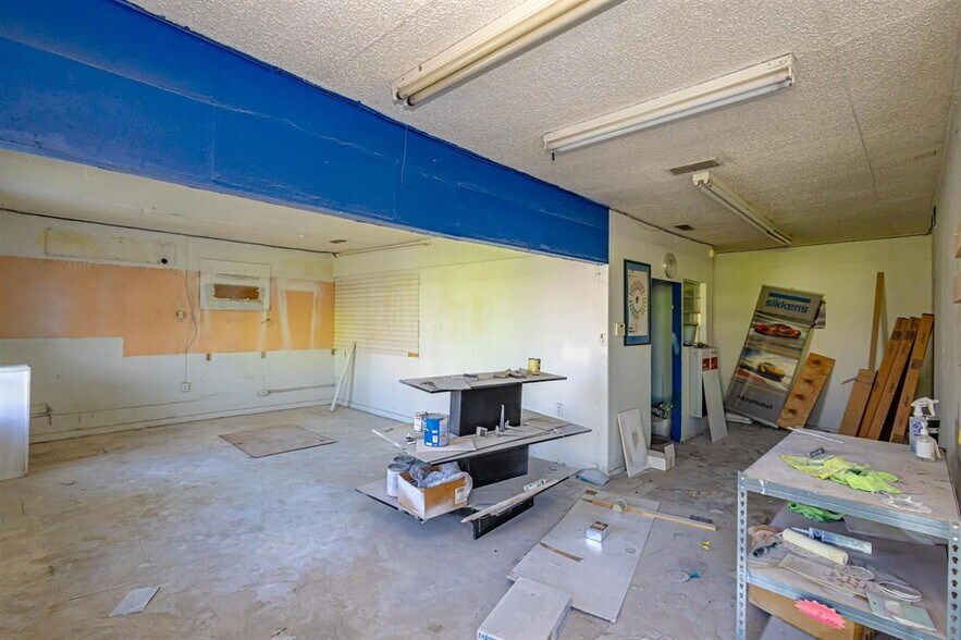 More Photos Of 1801 San Bernardo Ave, Laredo General Retail For Sale