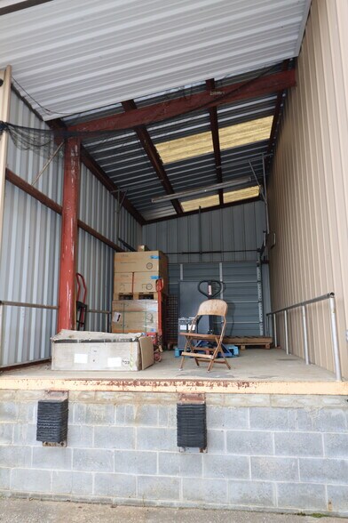 More Photos Of 2335 Columbia Hwy, Pulaski Office For Sale
