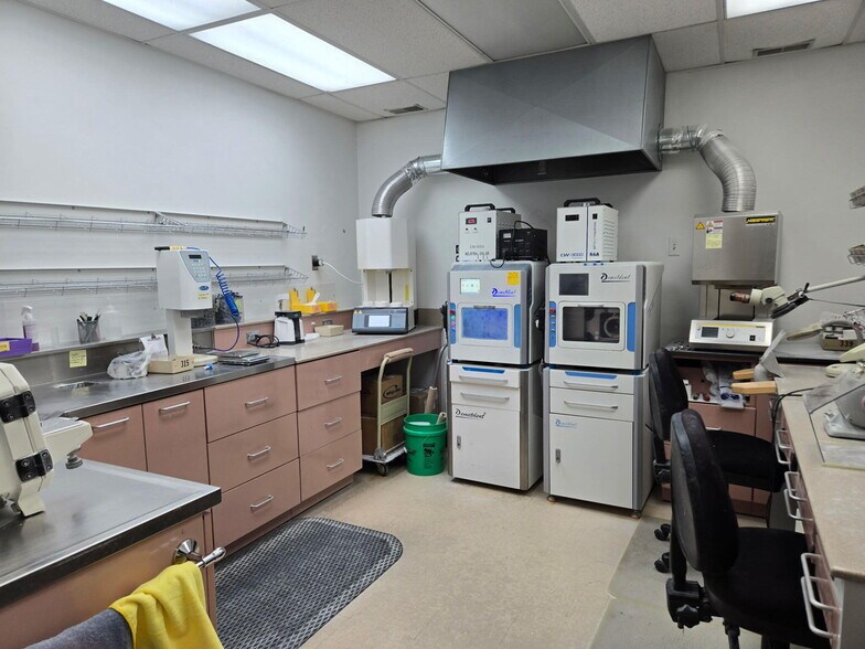 More Photos Of 900 Parker Pl, Schererville Office For Sale