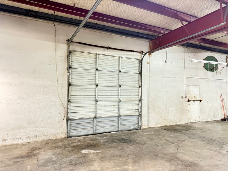 More Photos Of 11104 N Lamar Blvd, Austin Showroom For Lease