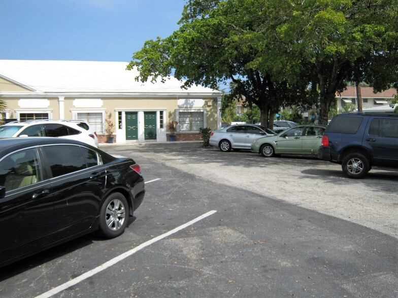 More Photos Of 2720 E Oakland Park Blvd, Fort Lauderdale Storefront Retail Office For Lease