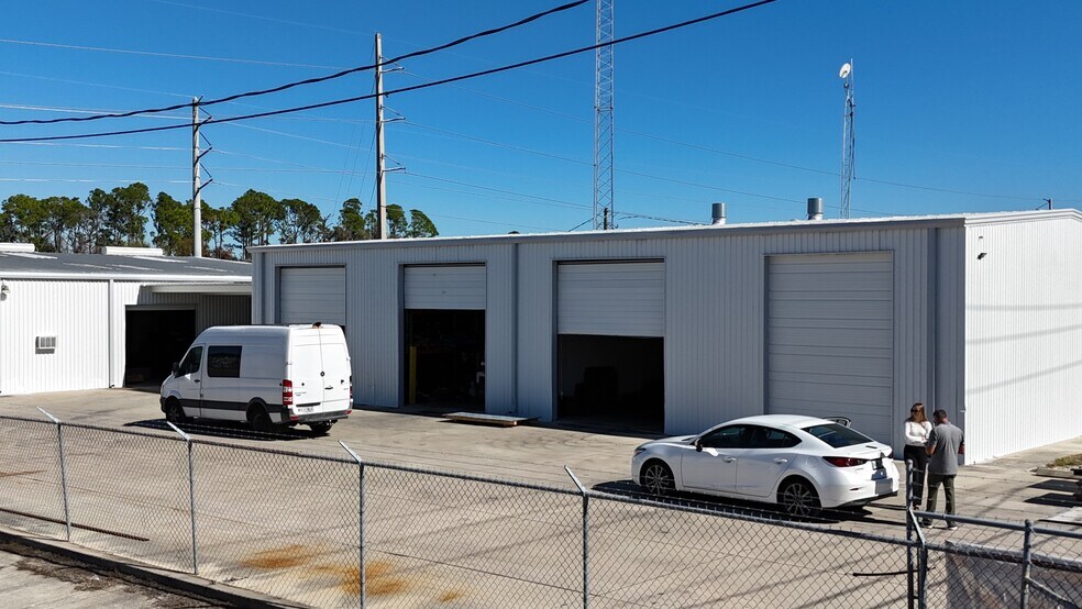 More Photos Of 170 Rich St, Venice Warehouse For Sale