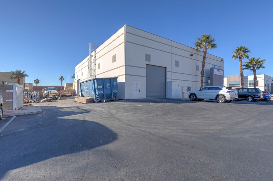 More Photos Of 4367 W Sunset Rd, Las Vegas Warehouse For Sale