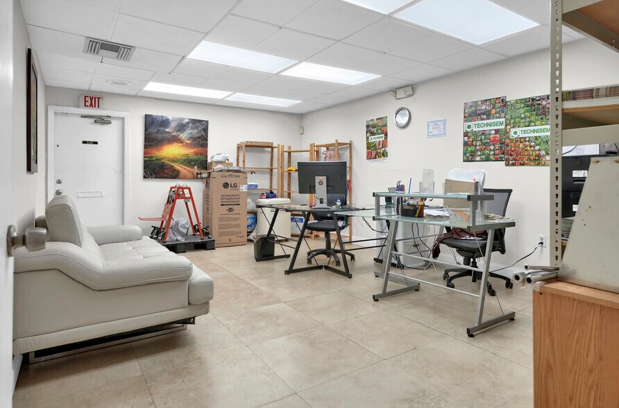 More Photos Of 3337 NW 74th Ave, Miami Warehouse For Lease