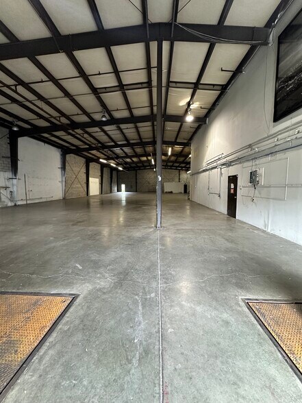 More Photos Of 2101 E 51st St, Vernon Manufacturing For Lease