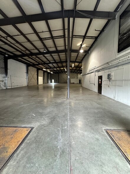 More Photos Of 2101 E 51st St, Vernon Manufacturing For Lease