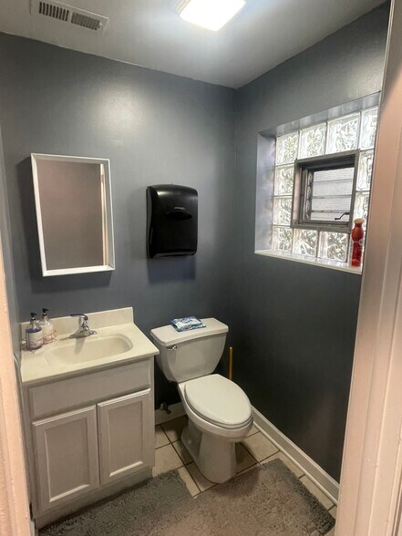 More Photos Of 17716 Oak Park Ave, Tinley Park Office For Sale