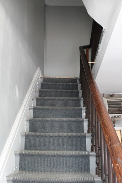 More Photos Of 12 Park Pl, Hudson Storefront Retail Residential For Lease