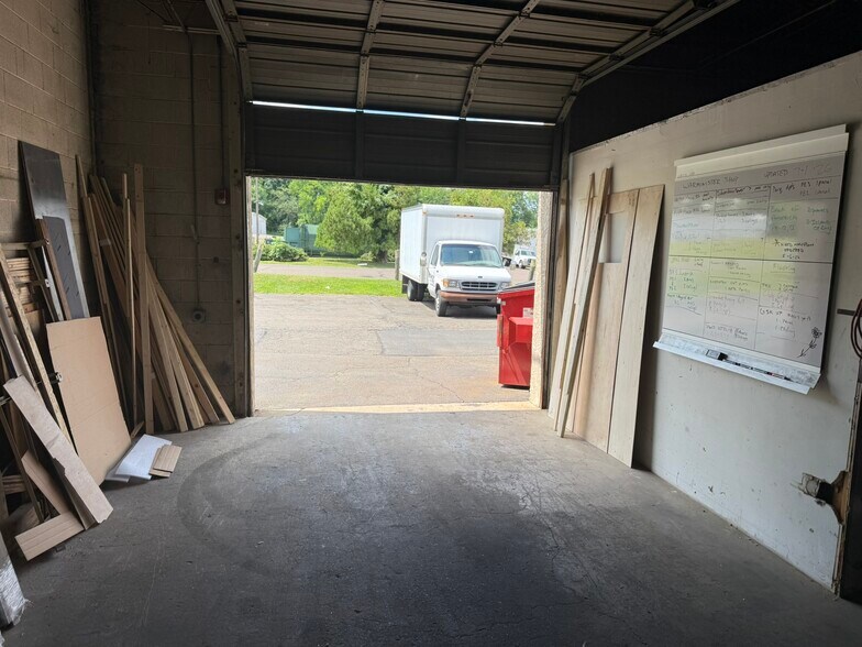 More Photos Of 1808-1900 Mearns Rd, Warwick Township Warehouse For Lease
