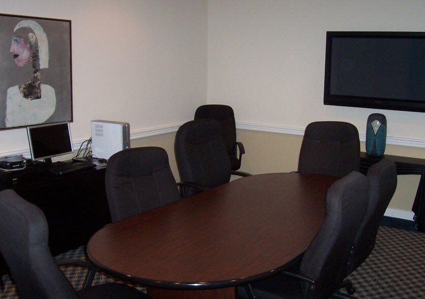 More Photos Of 11709 Fruehauf Dr, Charlotte Coworking Space