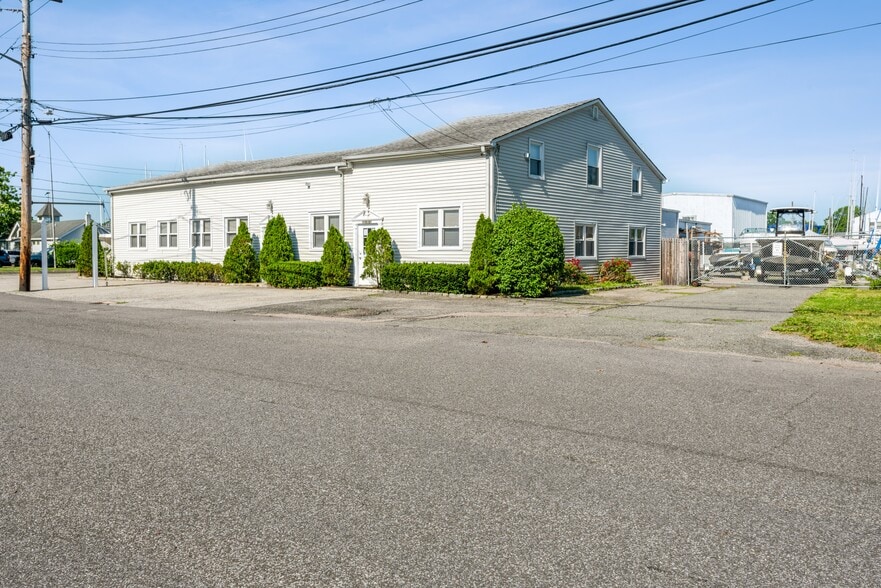 More Photos Of 41 Degnon Blvd, Bay Shore Manufacturing For Sale