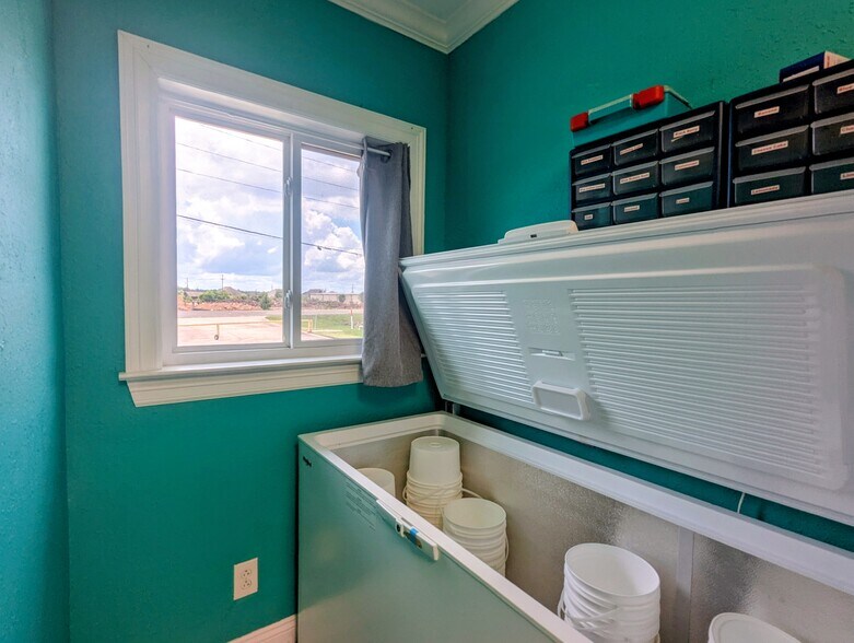 More Photos Of 422 N Lhs Dr, Lumberton Freestanding For Sale