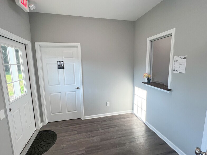 More Photos Of 431 S Mock rd, Albany Distribution For Sale