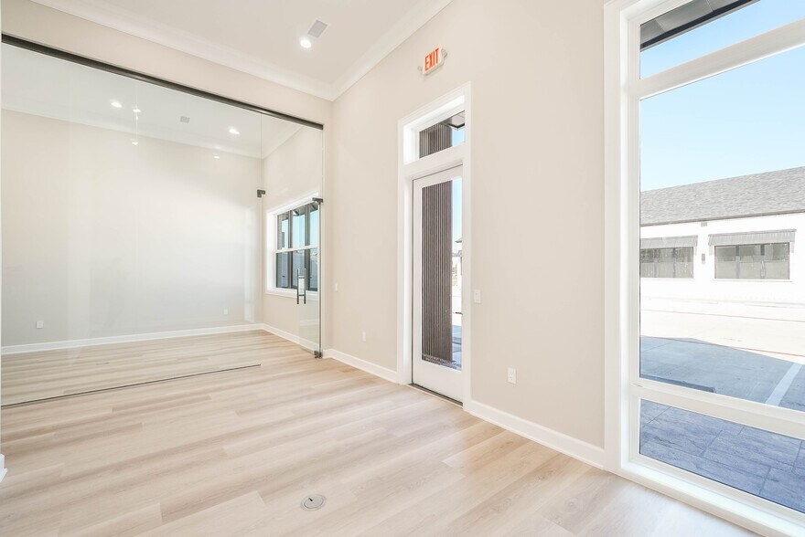 More Photos Of 1325 Main St, Katy Office Residential For Lease