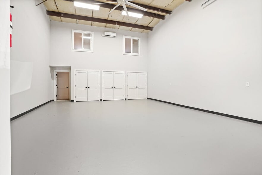 More Photos Of 77 S Main St, Newtown Warehouse For Lease