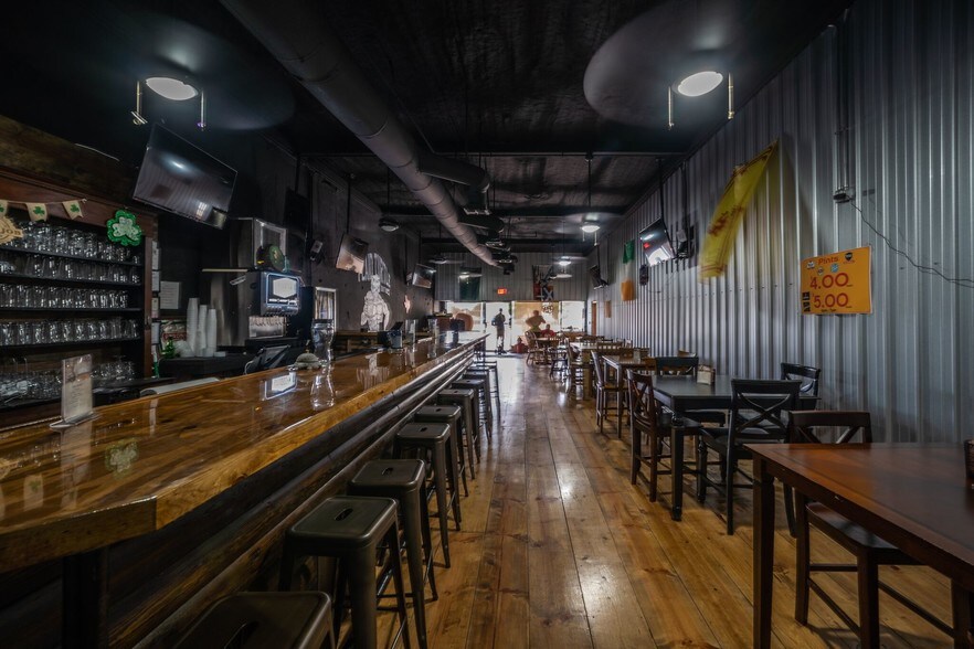 More Photos Of 75 N Waco St, Hillsboro General Retail For Lease