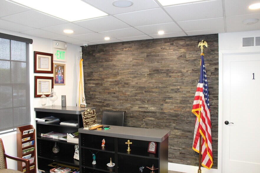 More Photos Of 2900 Bristol St, Costa Mesa Office For Sale