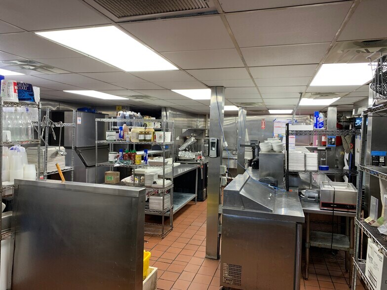 More Photos Of 2202 W Kennedy Blvd, Tampa Restaurant For Sale