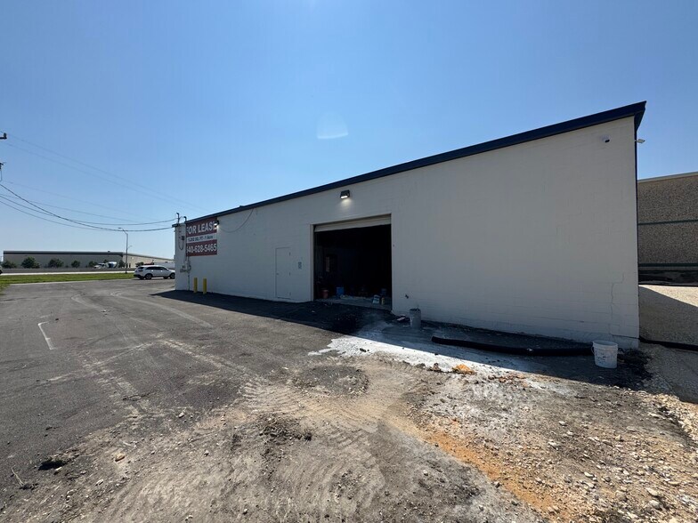 More Photos Of 8539 NE Loop 410, San Antonio Service For Lease