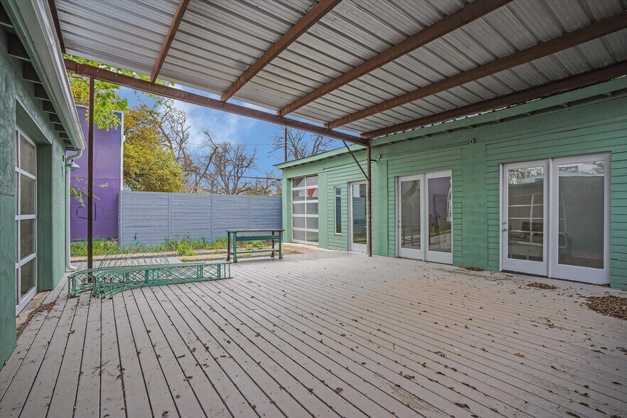 More Photos Of 2602 E Cesar Chavez St, Austin General Retail For Sale