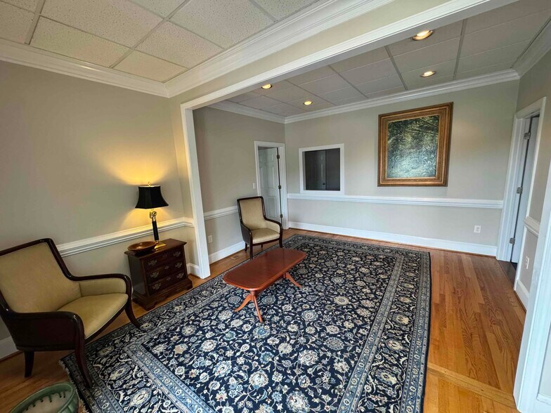 More Photos Of 2602 W Roosevelt Blvd, Monroe Loft Creative Space For Lease