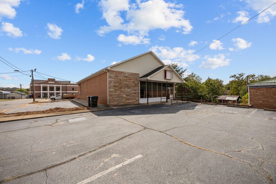 More Photos Of 201 4th St, Walnut Cove Office For Sale