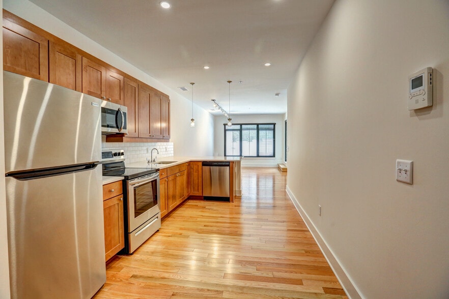More Photos Of 304 E Grace St, Richmond Storefront Retail Office For Sale