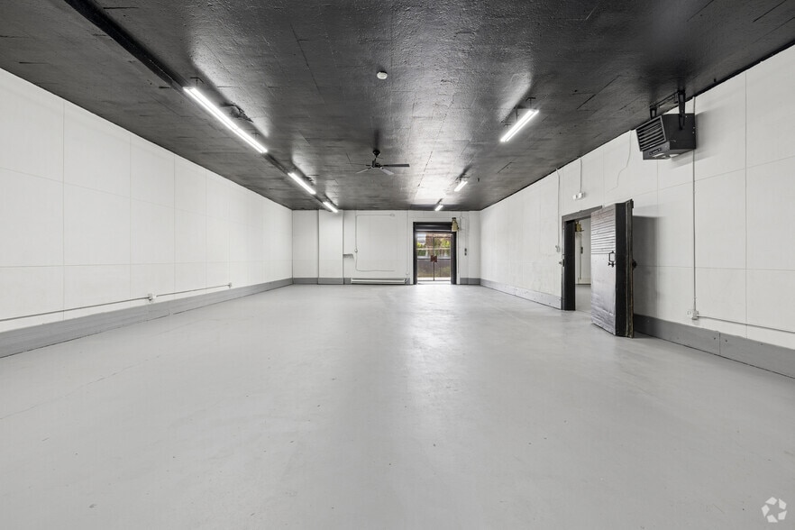 More Photos Of 2810 W Saratoga St, Baltimore Warehouse For Sale