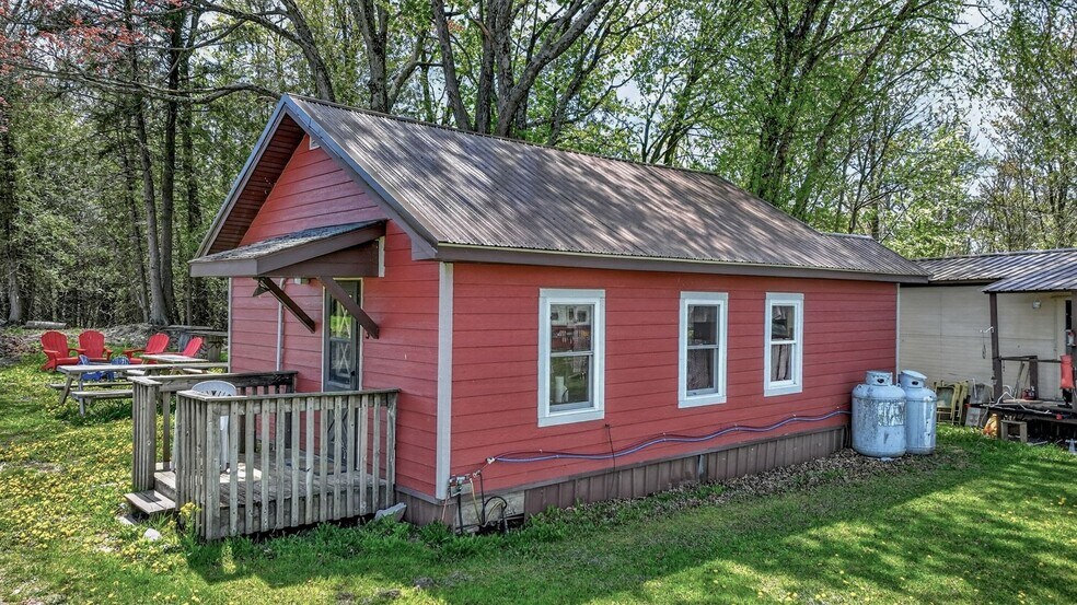 More Photos Of 16061 296th St, Cornell General Retail For Sale